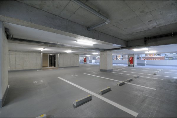 福岡市早良区西新４丁目の賃貸マンションの駐車場