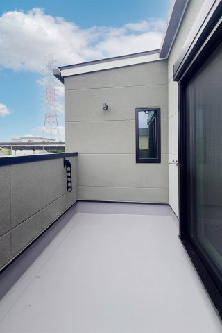 高槻市南平台　2号地の完成予想図|【同社施工例】※類似同仕様です。開口部のデザインや位置等のデザインが異なります。
