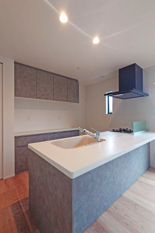 高槻市南平台　2号地の完成予想図|【同社施工例】※類似同仕様です。開口部のデザインや位置等のデザインが異なります。