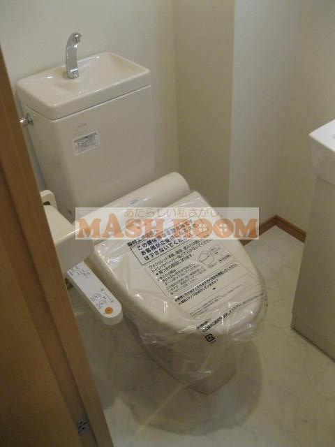 中野区本町５丁目の賃貸マンションのトイレ