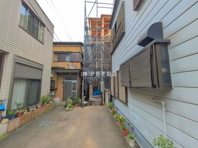 《仲介手数料無料》中央区新中里４丁目15-14新築一戸建て