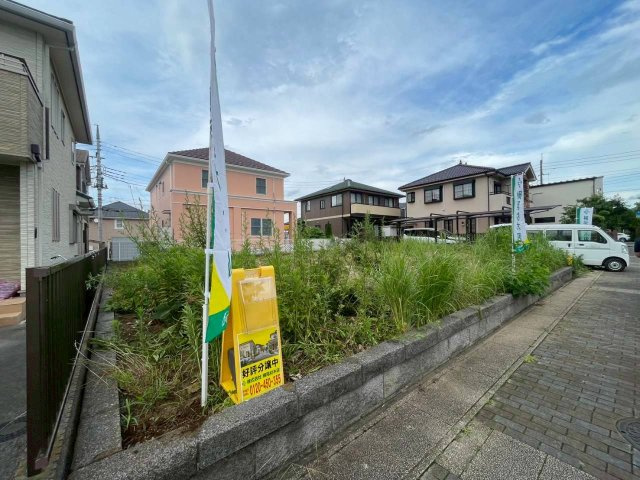 【前面道路含む現地写真】 | 【坂戸第1期　現地外観】
※令和8年6月時点