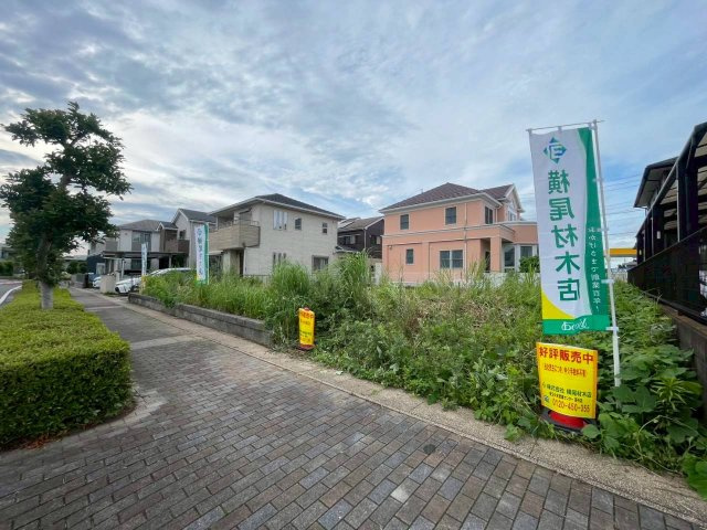 【前面道路含む現地写真】 | 【坂戸第1期　現地外観】
※令和8年6月時点