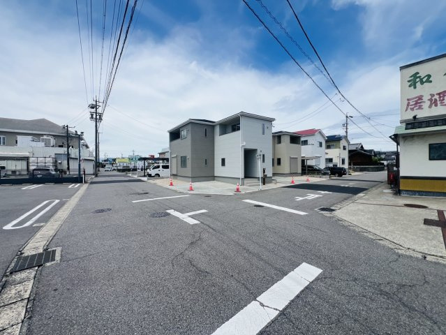 半田市宮本町六丁目213番8『仲介手数料無料』新築一戸建て・建売の前面道路含む現地写真