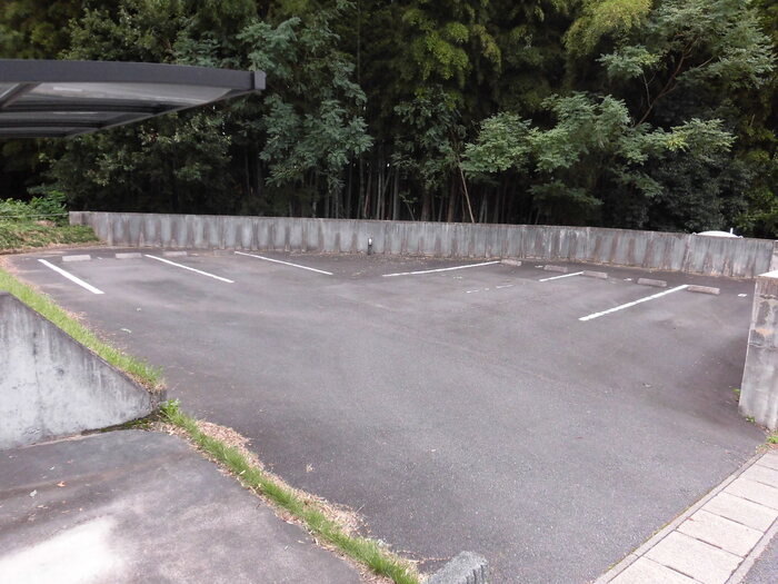 ネオ ガーデンＢの駐車場