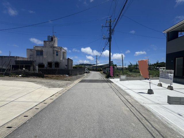 糸満市座波　第3（全4棟）ラスト1号棟の前面道路含む現地写真|※北東側5.02m里道♪