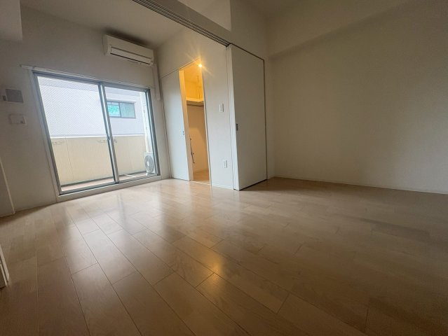 セレニテ江坂ルフレの洋室