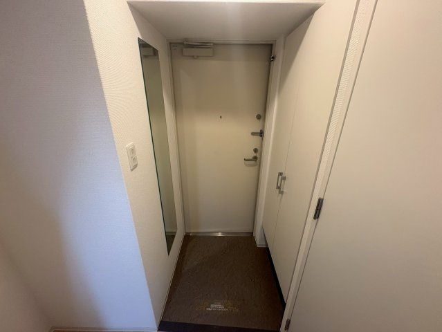 セレニテ江坂ルフレの玄関