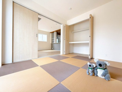 【和室】 | 高崎市吉井町長根　新築住宅 | LDKに隣接している和室。お子様を遊ばせたりお昼寝させたりしながら家事を行えます。