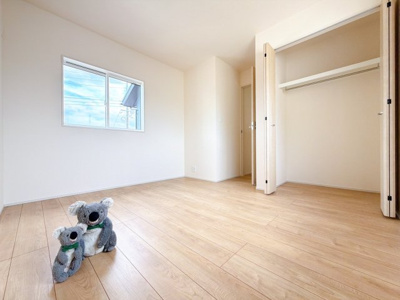 【洋室】 | 高崎市吉井町長根　新築住宅 | 広さはお子様の勉強部屋にも適した広さ！
勉強机や本棚などの家具を置いてもフリースペースも確保することができます。