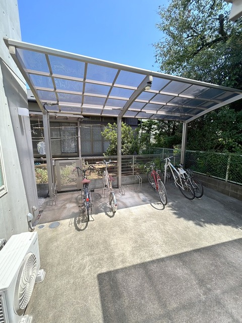 グレースウェストのその他共用部分|★屋根付き駐輪場★