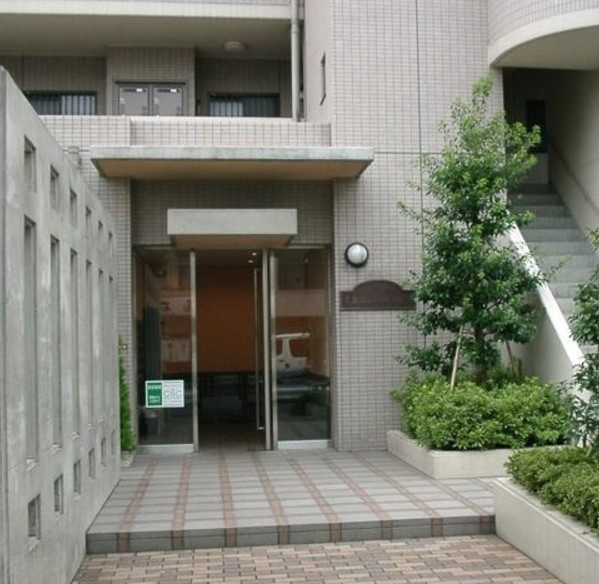 杉並区上井草１丁目の賃貸マンションのエントランス