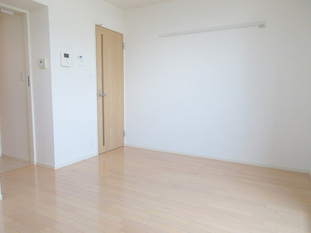 スカイパレスの居間・リビング|★キレイなフローリングのお部屋です★