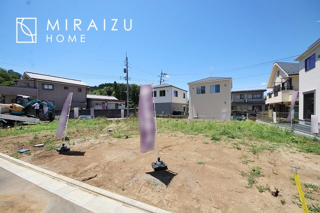 【外観】 | 運転が不安な方も安心な前面道路、きちんと幅員のある道路は女性にも安心です。整備されている道路は気持ちも良いですね♪