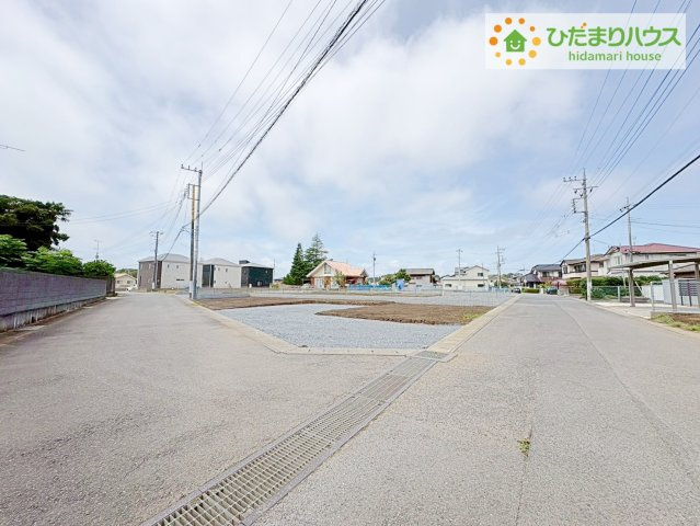 ひたちなか市三反田　新築戸建　C号棟の前面道路含む現地写真|スーパー至近で、お買い物に便利な立地です(#^^#)