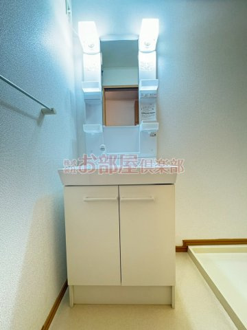 ラミアカーメラ　ウーノの洗面所|脱衣スペースもあります