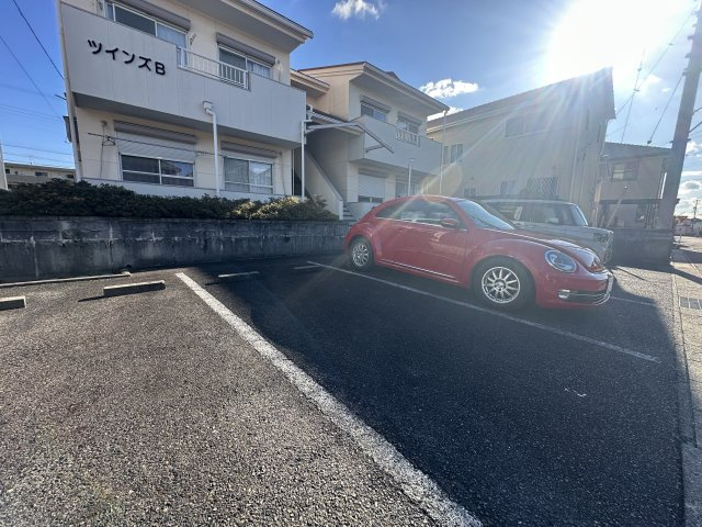 ツインズBの駐車場