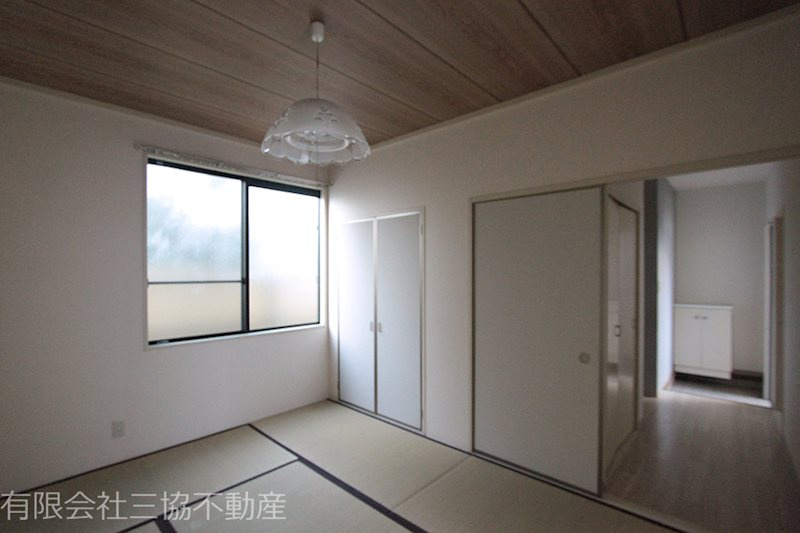 アド・ザックス本町6番館の寝室|和室6畳　1間分押入れ付き