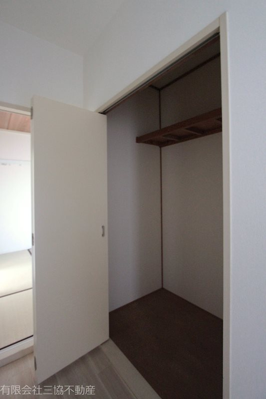 アド・ザックス本町6番館|玄関収納付き