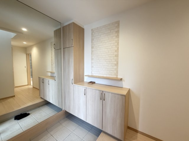 【玄関】 | 深谷市上柴町東2丁目　中古戸建 | ※一部画像に加工・補正を施しています。