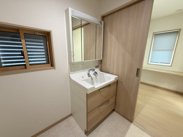 【独立洗面台】 | 深谷市上柴町東2丁目　中古戸建 | ※一部画像に加工・補正を施しています。
