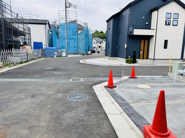 八王子市　石川町　新築一戸建て　７期の前面道路含む現地写真|～南6ｍ道路に面しています～