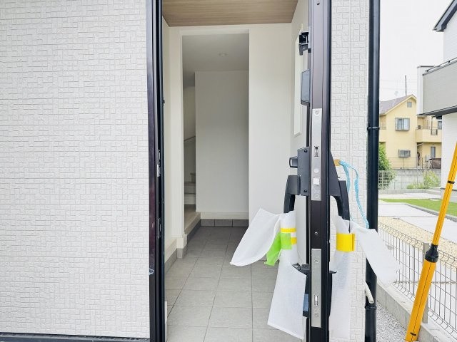 八王子市　石川町　新築一戸建て　７期の玄関|～土間収納が広い玄関です～