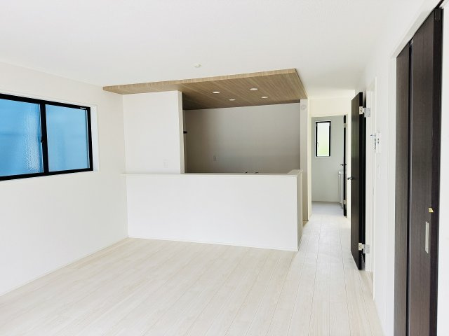 八王子市　石川町　新築一戸建て　７期の居間・リビング|～16.0帖の明るいLDKで家族団欒の時間をお過ごしいただけます～