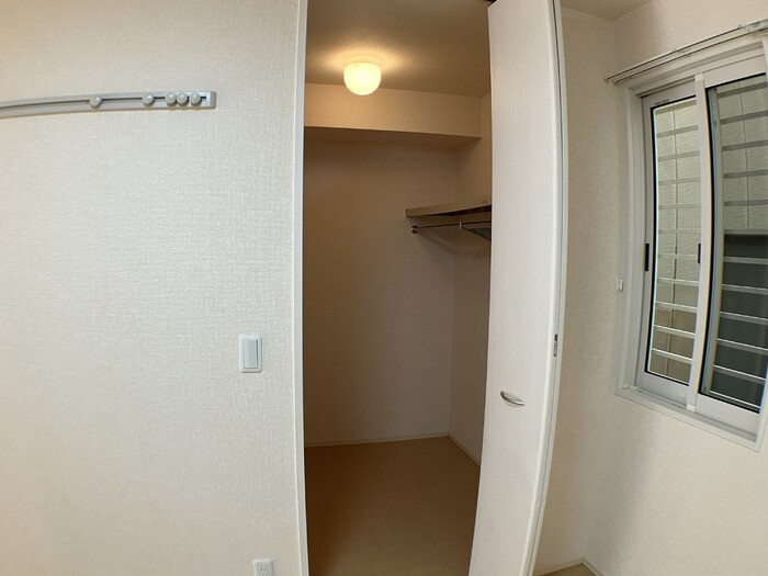 マ　メゾン菊住Ｅの収納