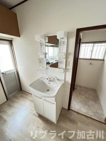 美乃利戸建ての独立洗面台
