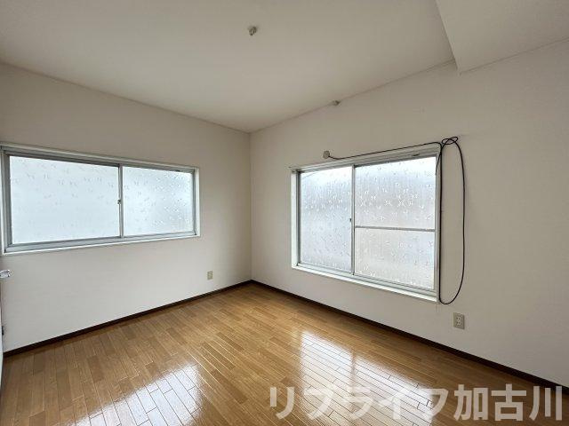 美乃利戸建ての洋室