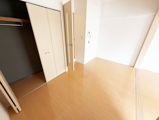 レフィーナカルム江坂の洋室