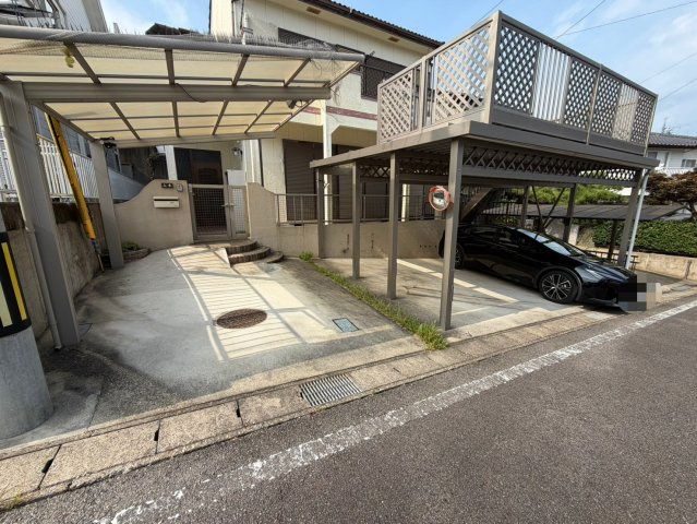 巴町神田戸建の駐車場