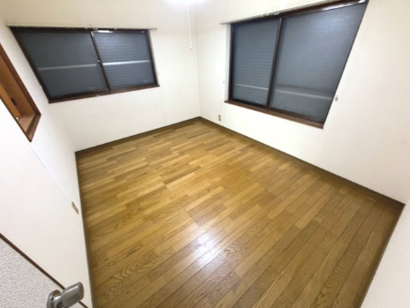 巴町神田戸建の居間・リビング