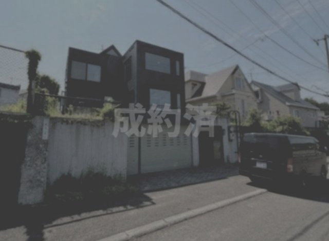 札幌市厚別区厚別東二条６丁目の中古一戸建の外観|車庫は高さ2300ｍｍ×幅3100ｍｍの電動シャッター！