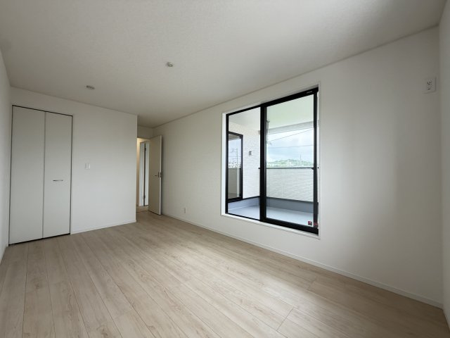 糸満市座波　第3（全4棟）2号棟の洋室|2号棟　洋室8帖＋WIC2帖付き♪