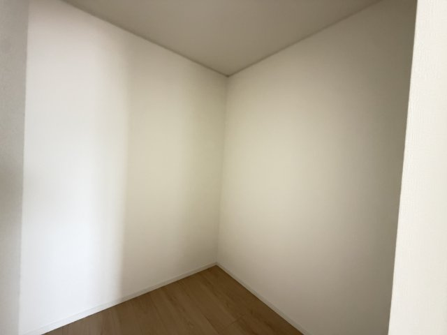 糸満市座波　第3（全4棟）2号棟の収納|2号棟　洋室8帖＋WIC2帖付き♪