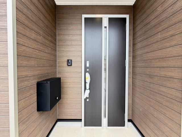 糸満市座波　第3（全4棟）2号棟の玄関|2号棟　スマートキー付き♪
