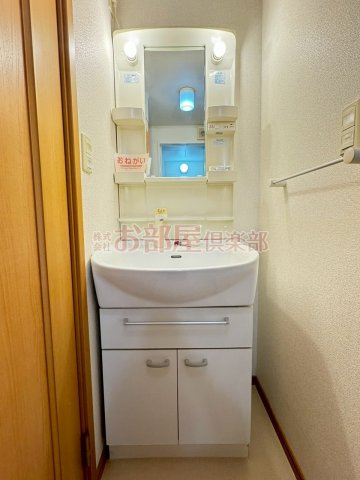 ラミアカーメラ　ドゥエの洗面所|脱衣スペースもあります