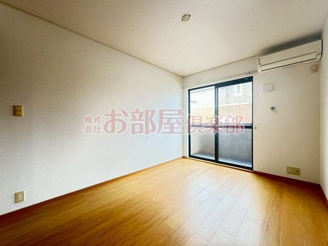ラミアカーメラ　ドゥエの洋室|落ち着いた色調の洋室です