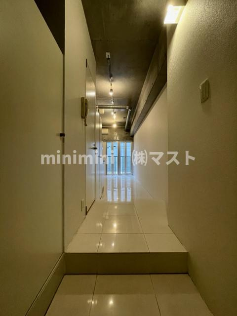 大阪市中央区久太郎町２丁目の賃貸マンションの玄関
