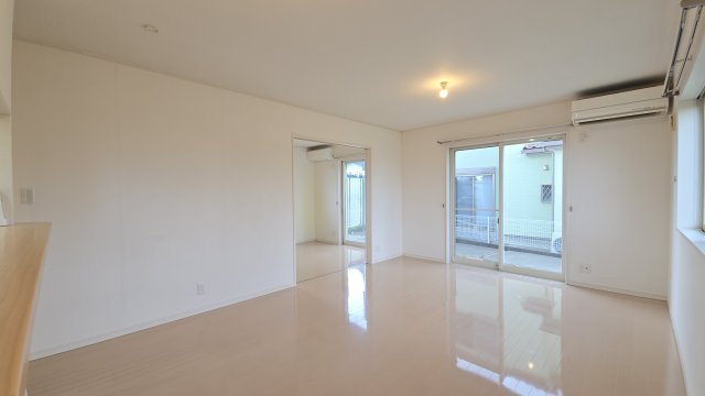 【居間・リビング】 | 藤沢市宮原 中古戸建 全1棟