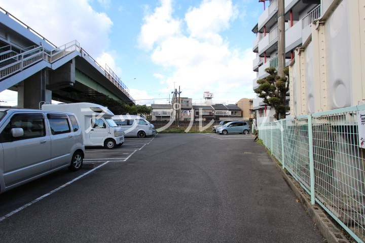 マンション横井の駐車場
