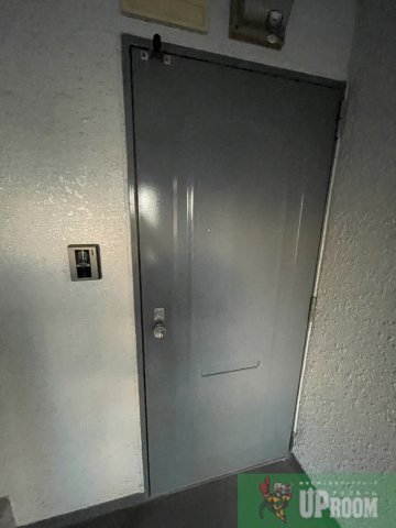 マンション横井の玄関