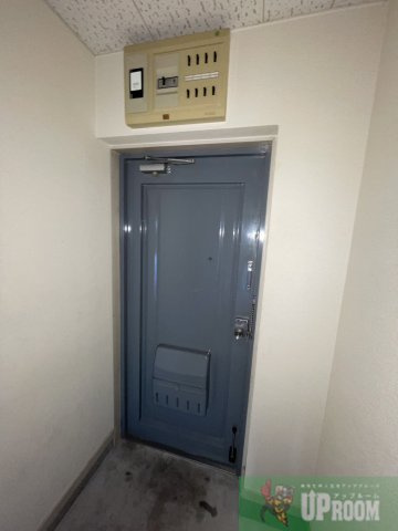 マンション横井の玄関