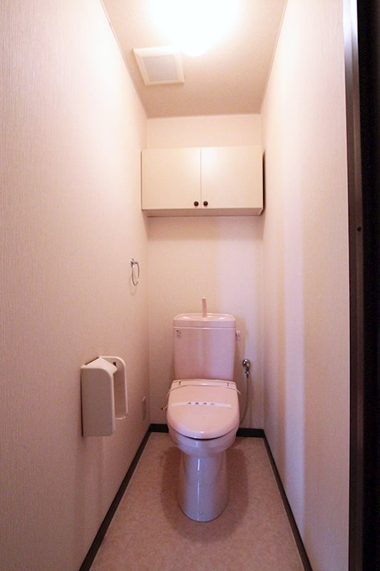 グランベールタナベ|便利な収納棚付き　※別部屋反転間取り写真につき若干相違