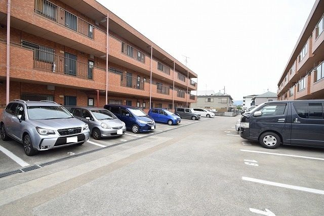 フリーダム武庫の里Ⅰの駐車場
