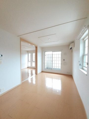 アルバフラン　Ｃの居間・リビング|こちらのリビングで趣味の時間をお楽しみください