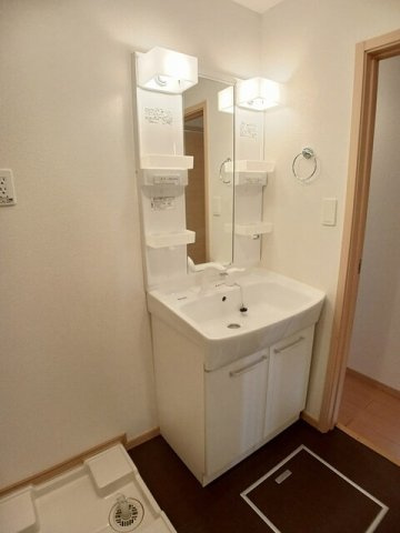 サンシャイン　Ｔ　Ｂの洗面所|コンパクトで使いやすい洗面所