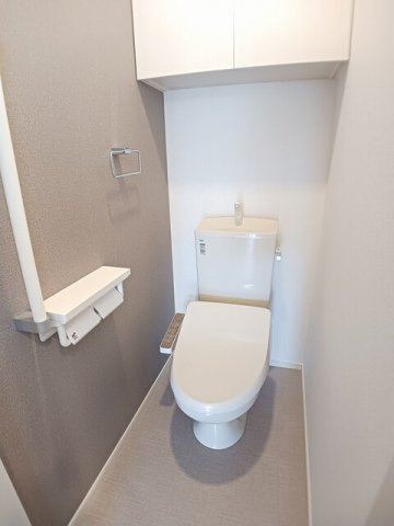 ヒルサイド・ヴィラＭ　Ｂのトイレ|コンパクトで使いやすいトイレです